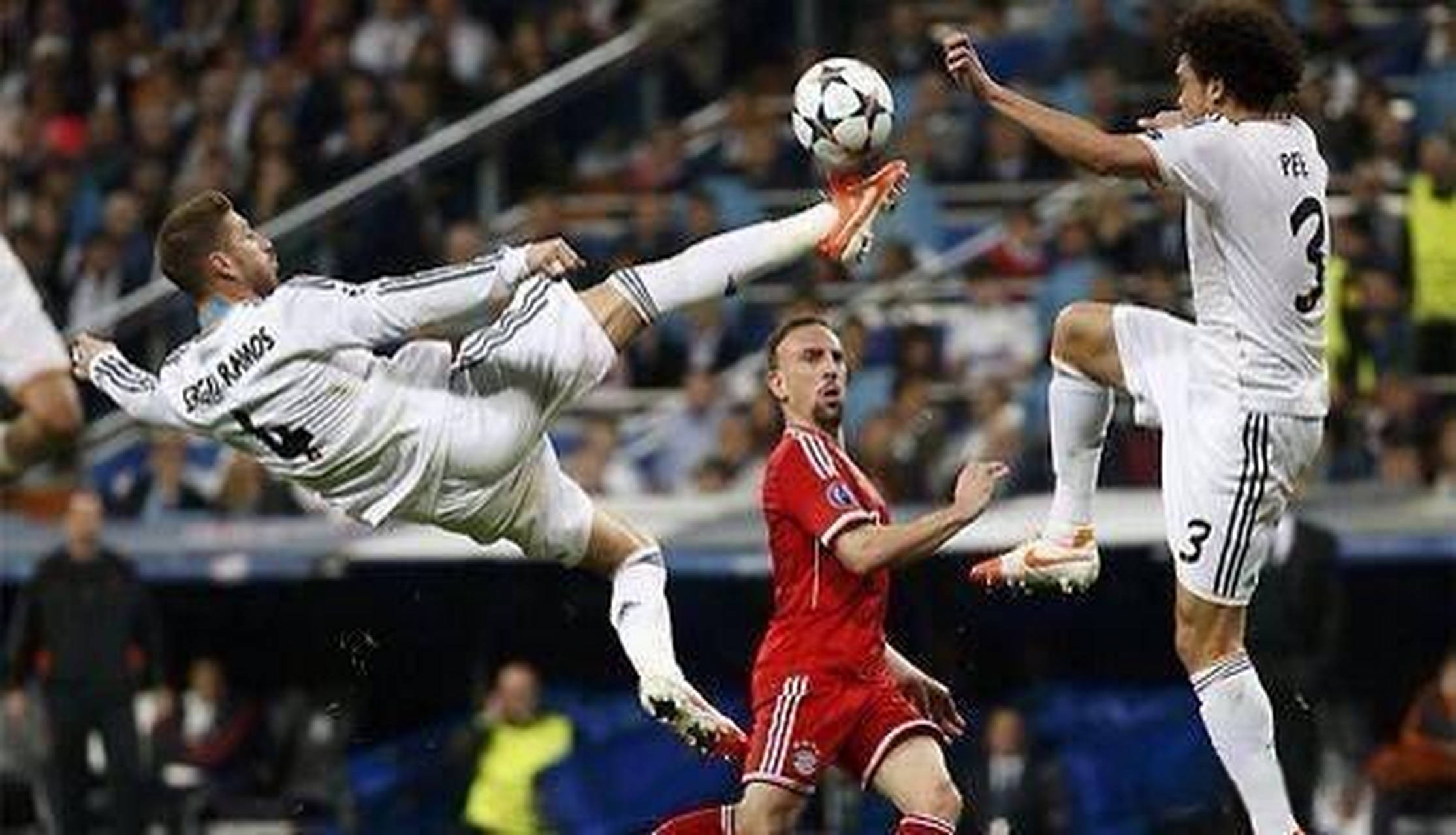 足球比赛中的激烈对抗和高水平比拼 足球比赛中的激烈对抗和高水平比拼