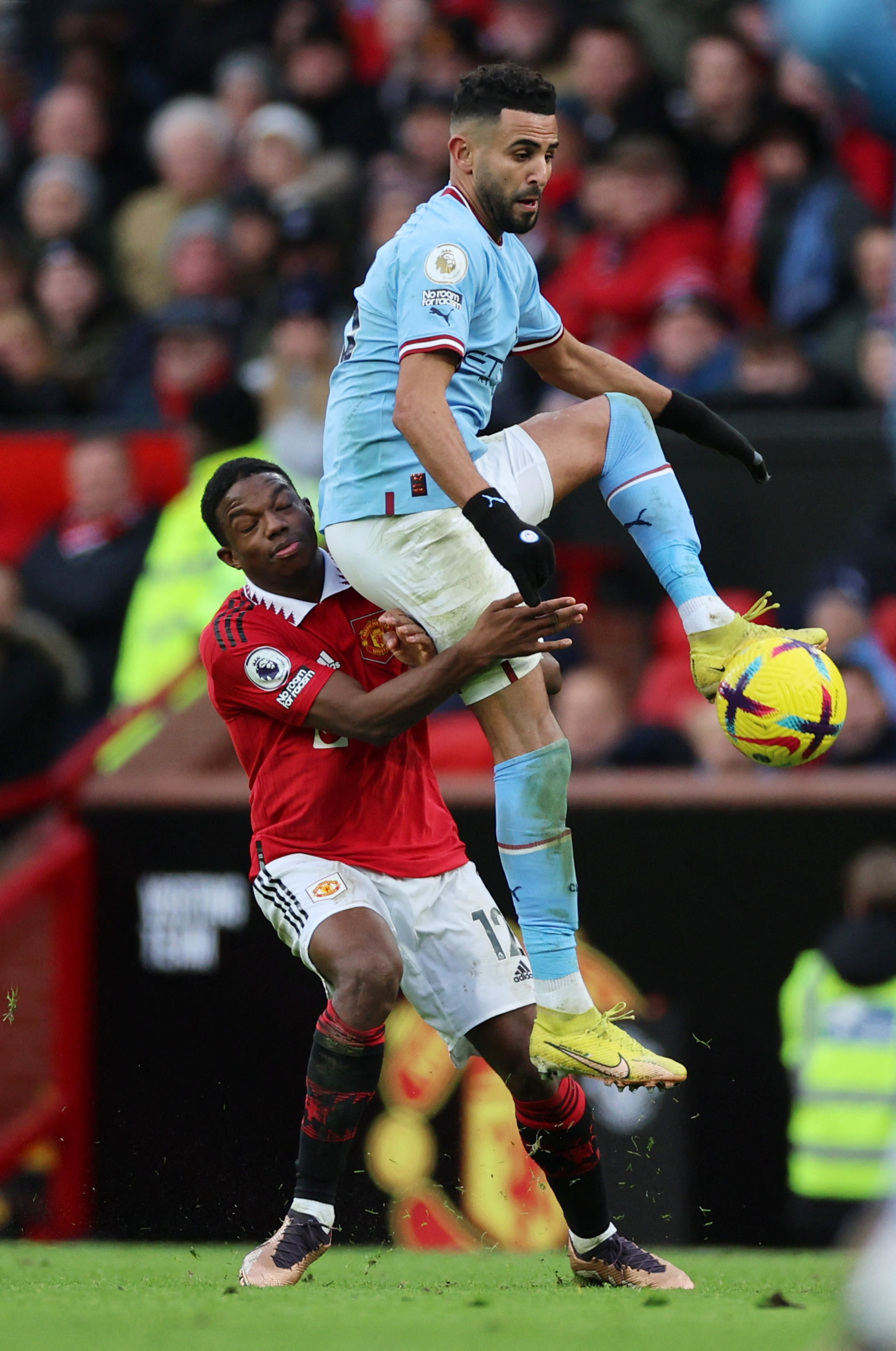 顶尖球员实力较量,精彩足球比赛震撼人心的简单介绍 顶尖球员实力较量,精彩足球比赛震撼人心的简单介绍