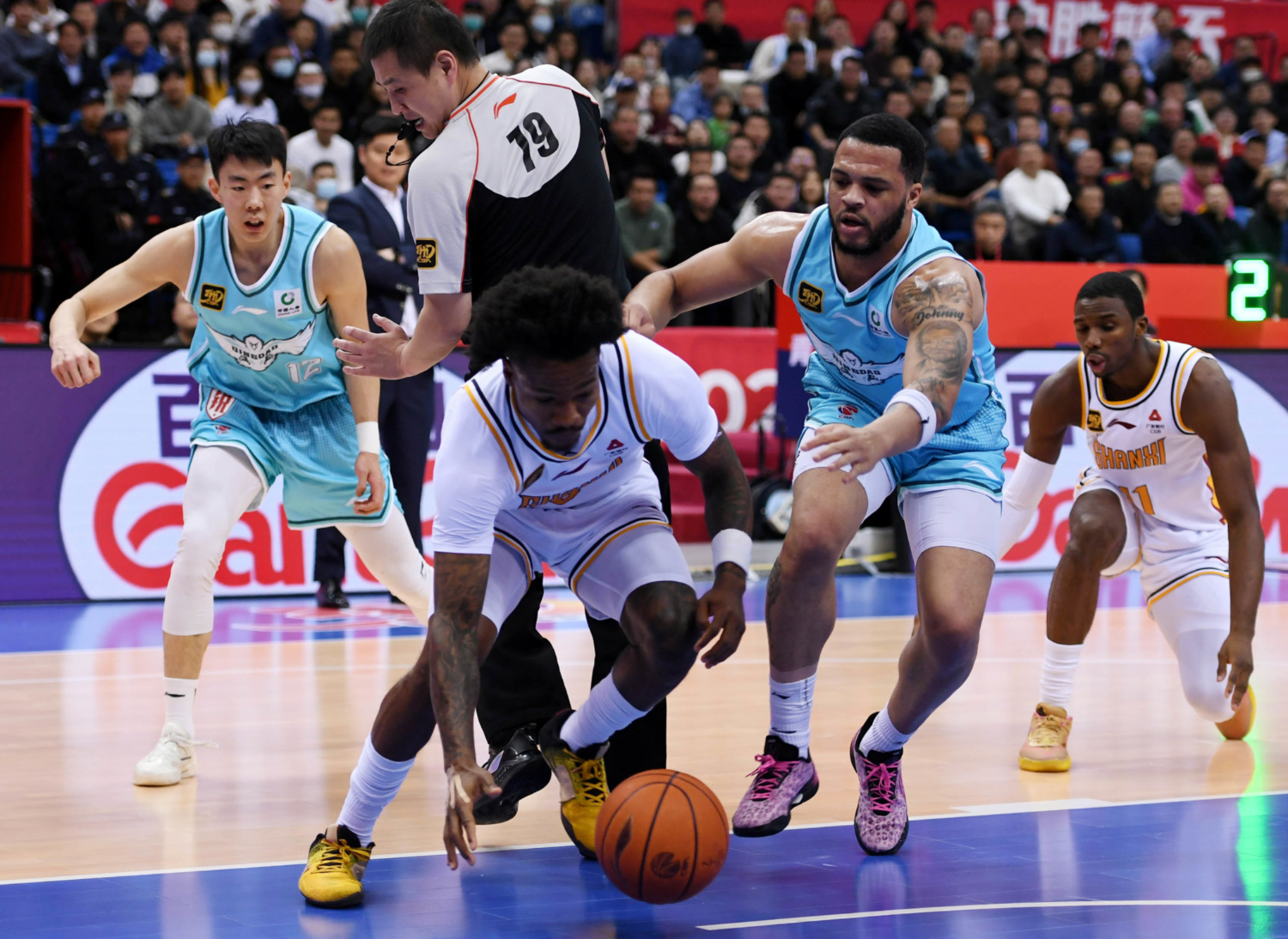 外援飚砍高分,率队晋级半决赛 外援飚砍高分,率队晋级半决赛