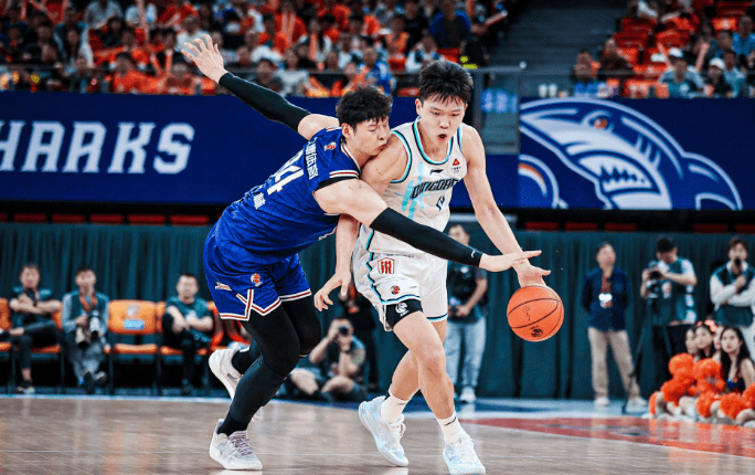 青海男篮实力不容小觑，勇夺关键胜利