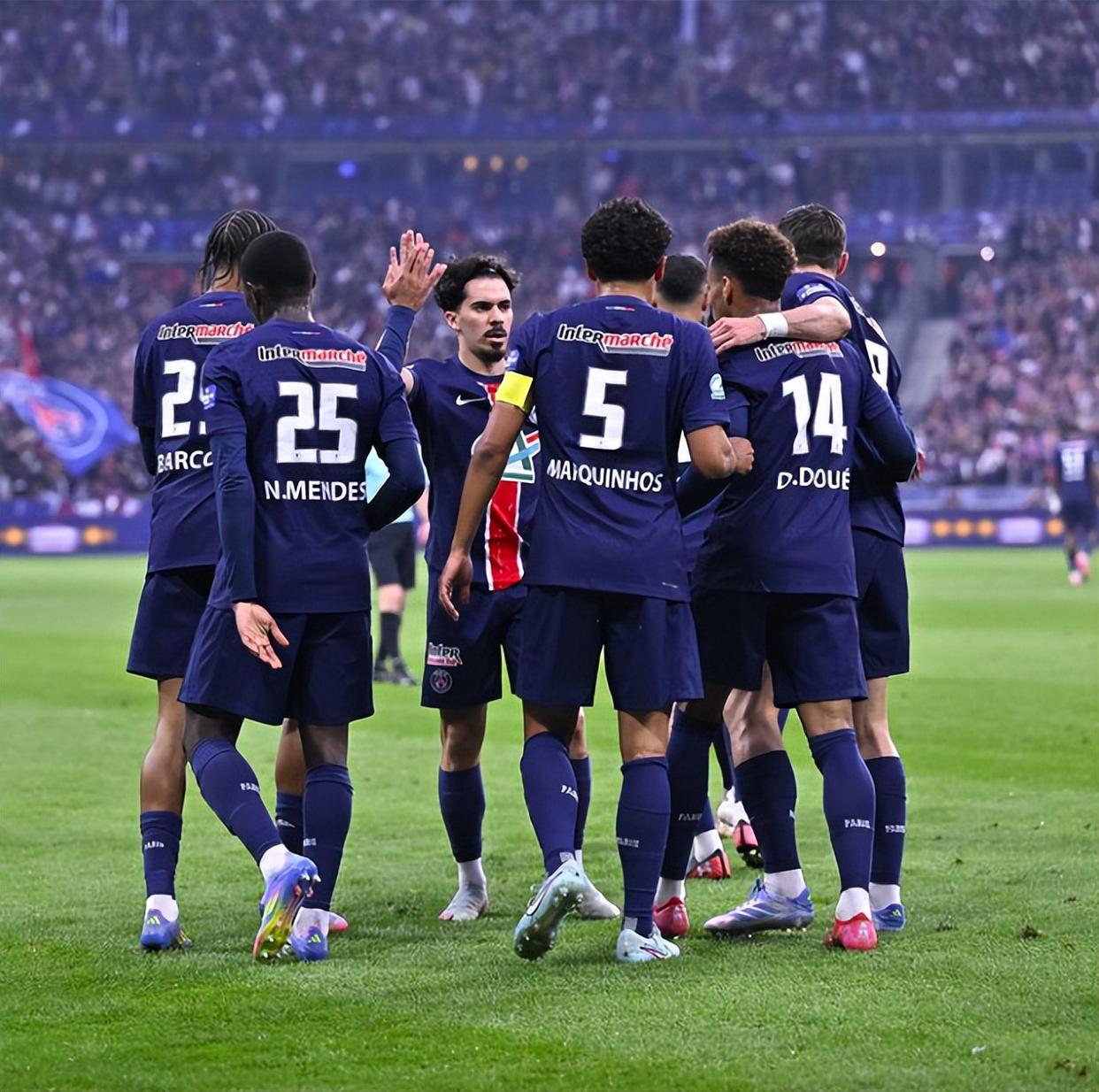 巴黎圣日耳曼惨不忍睹!罗阿尼击败巴黎后赛道一片春风!的简单介绍 巴黎圣日耳曼惨不忍睹!罗阿尼击败巴黎后赛道一片春风!的简单介绍