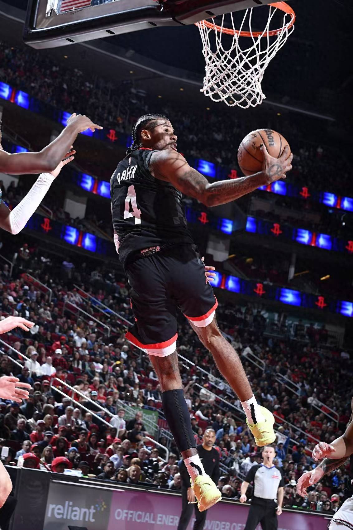 关于灰熊队队员奋力拼抢场上势如破竹的信息 关于灰熊队队员奋力拼抢场上势如破竹的信息