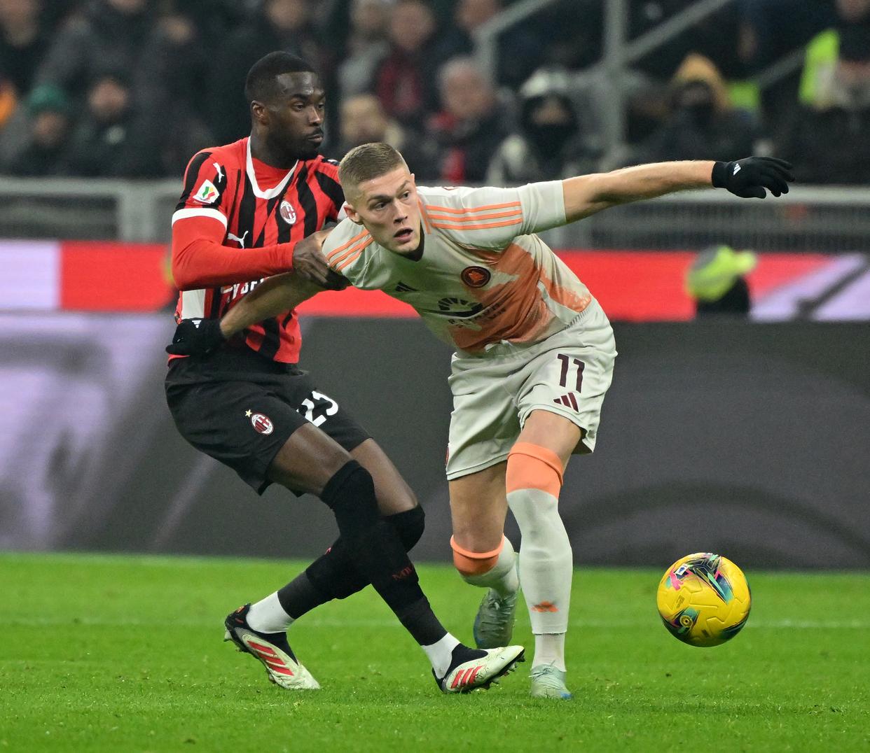 包含意大利足球比赛的惊险一幕引人入胜的词条 包含意大利足球比赛的惊险一幕引人入胜的词条