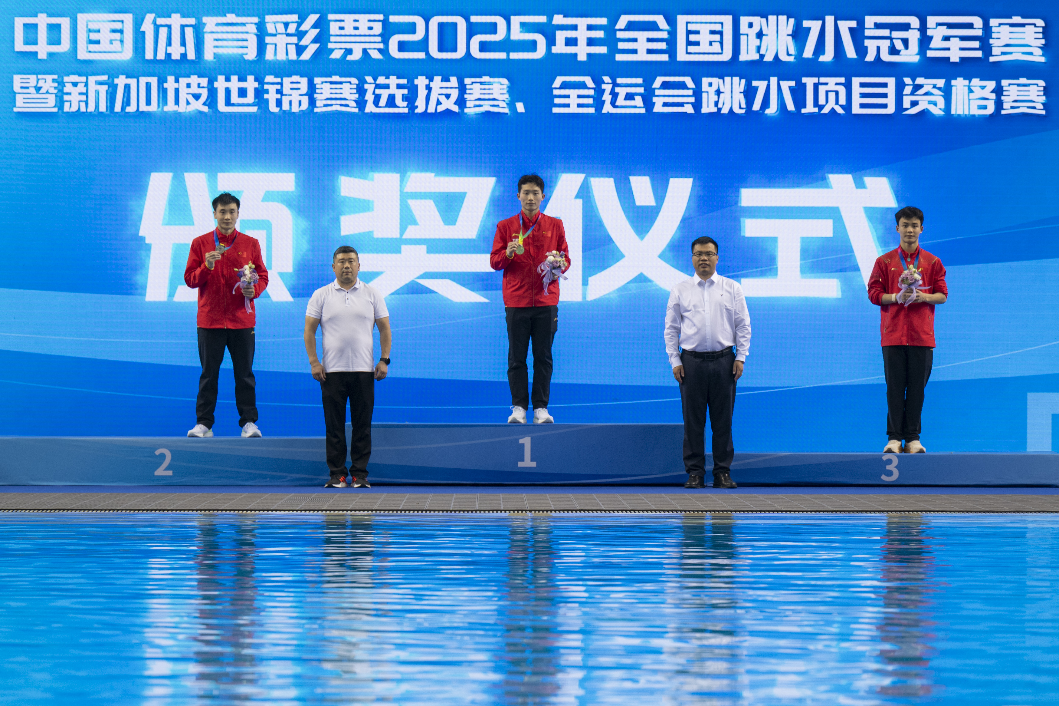 瑞士跳水选手获得男子三米板冠军 瑞士跳水选手获得男子三米板冠军