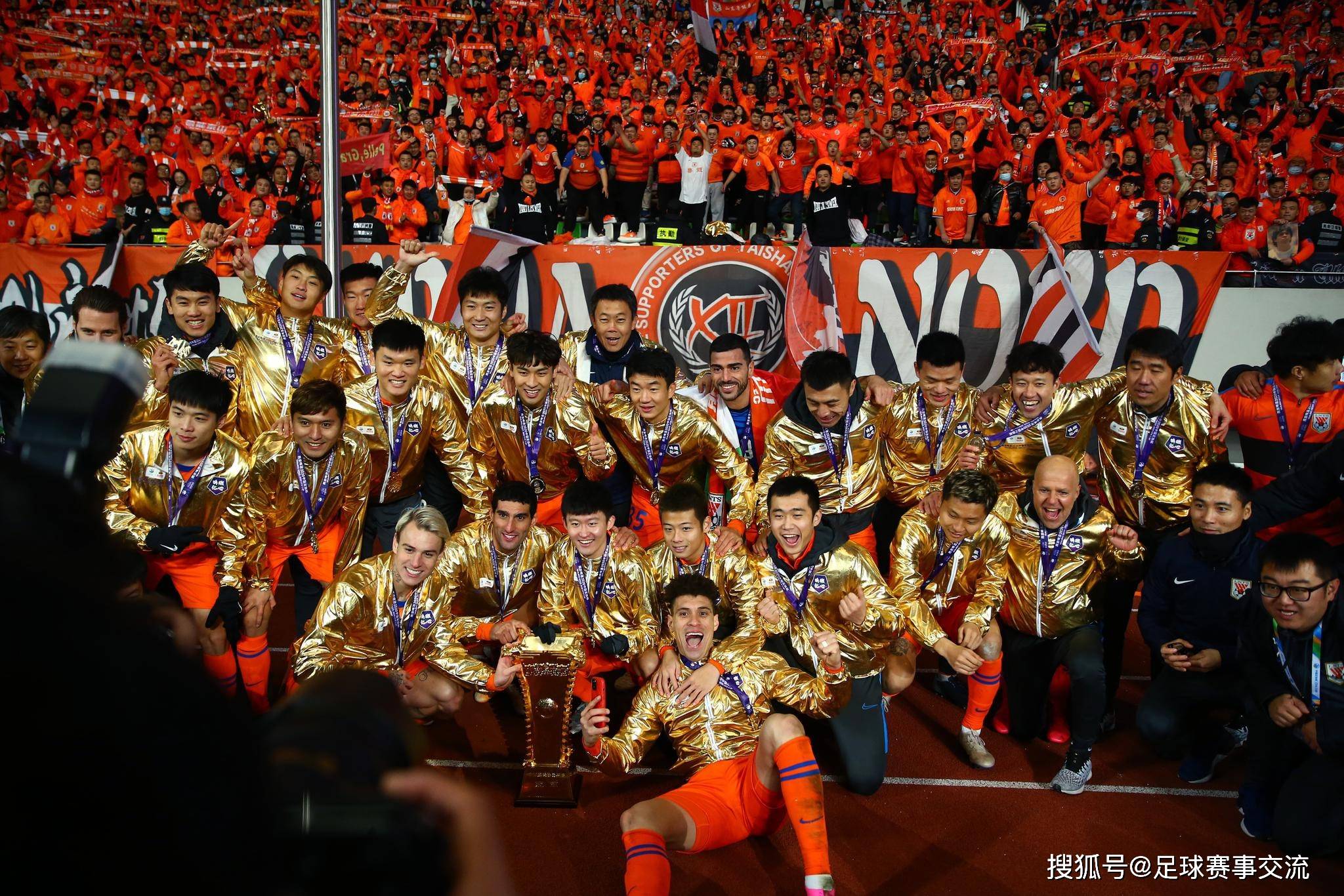 足球赛场上实力对拼,精彩纷呈 足球赛场上实力对拼,精彩纷呈